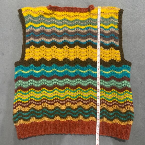 83 (VWC) Vintage. Womens. Handcrafted. Campus Vest. - Picture 9 of 9